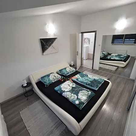 Case de vacanță Lucas With Pool *