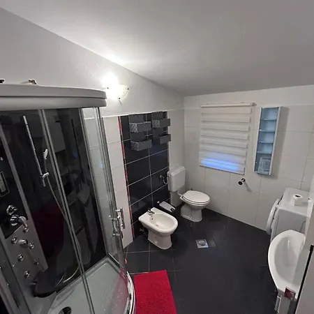 Lucas With Pool Buzdohanj