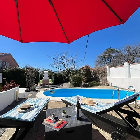 Case de vacanță Lucas With Pool Buzdohanj