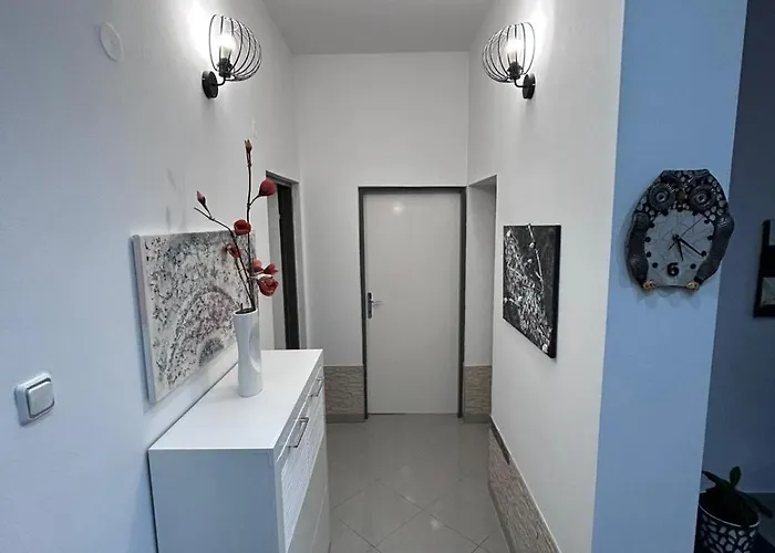 Nyaraló Lucas With Pool *