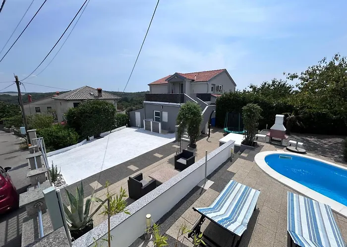 Nyaraló Lucas With Pool *