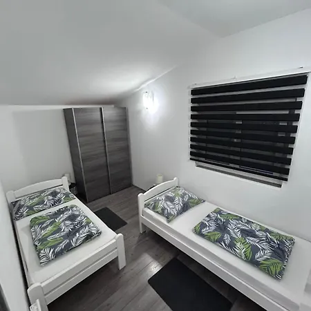 Prázdninový dům Lucas With Pool Buzdohanj