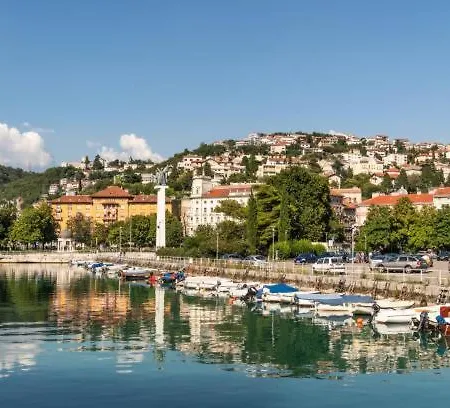 Lucas With Pool Prázdninový dům Buzdohanj