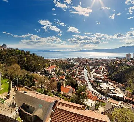 Nyaraló Lucas With Pool *