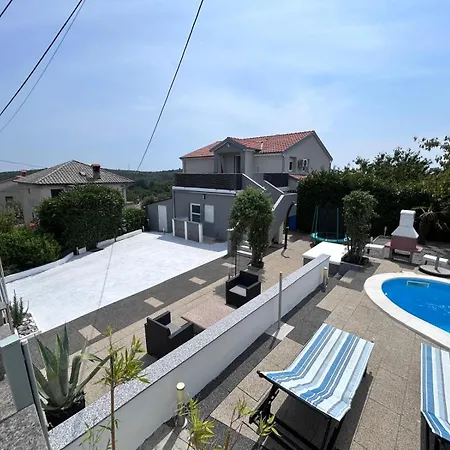 Prázdninový dům Lucas With Pool *