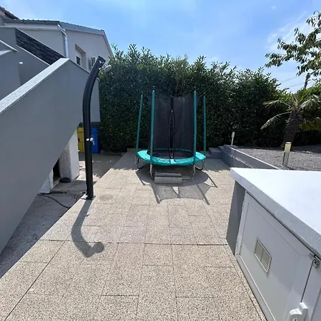 Nyaraló Lucas With Pool Buzdohanj