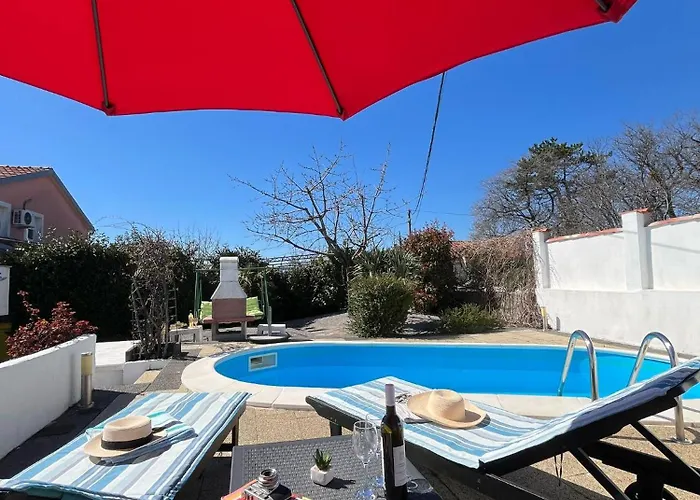 度假居 Lucas With Pool Buzdohanj